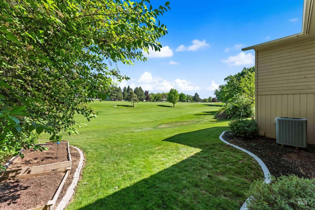 Photo of 1116 N Eagle Hills Way, Eagle, ID 83616 (MLS # 98985390)