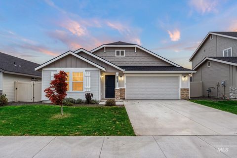 Photo of 675 E Whitbeck St, Kuna, ID 83634 (MLS # 98965947)