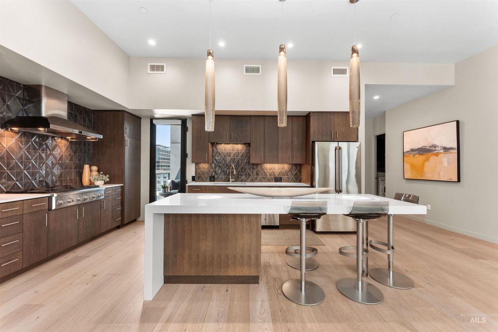 Photo of 119 S 10th St #605, Boise, ID 83702 (MLS # 98976423)