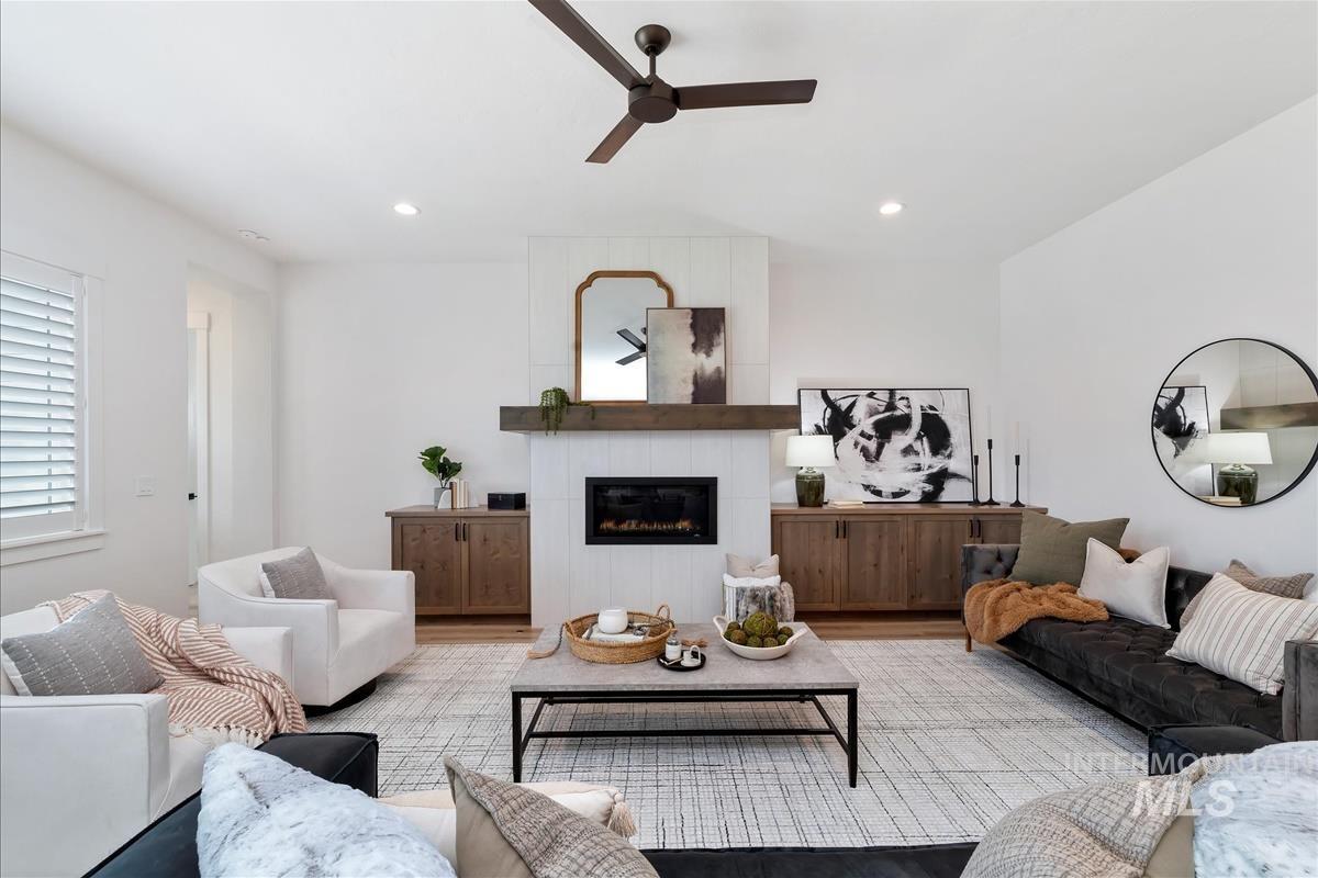 2969 N Staghaven Ave