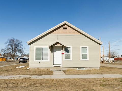 Photo of 92 NW 2nd Ave, Ontario, OR 97914 (MLS # 98973305)