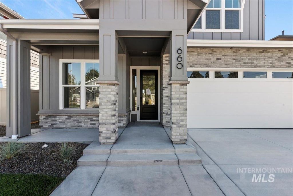 Photo of 629 N Morning Glory Ave, Eagle, ID 83616 (MLS # 98983991)