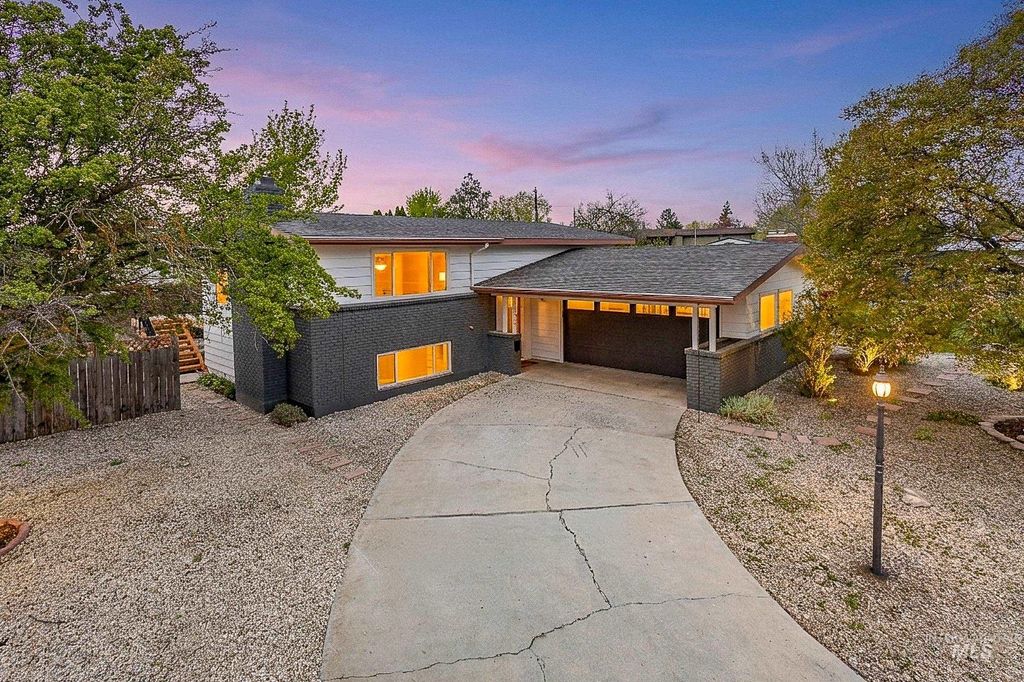 Photo of 7013 W Rosewood Dr, Boise, ID 83709 (MLS # 98982921)