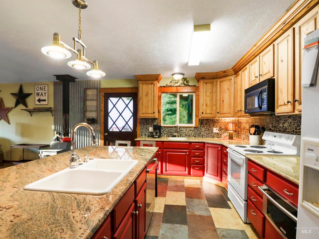 Photo of 605 West Mountain Road, Cascade, ID 83611 (MLS # 98970743)