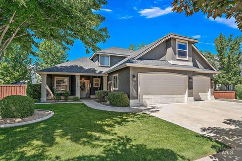Photo of 1828 W Divide Creek St, Meridian, ID 83646 (MLS # 98990139)