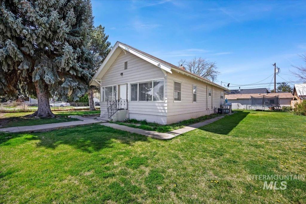 Photo of 1141 Main St, Gooding, ID 83330 (MLS # 98981180)