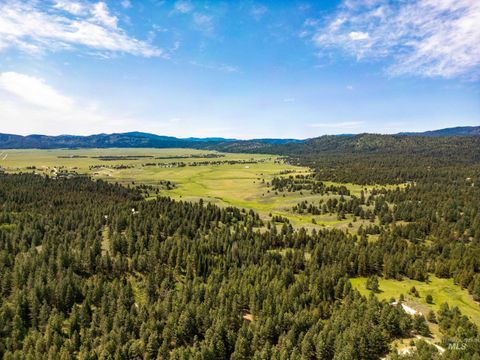 Photo of 14 Carol Court, Cascade, ID 83611 (MLS # 98986207)