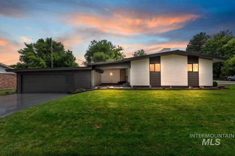 Photo of 2001 Ray Ave, Caldwell, ID 83605 (MLS # 98991854)