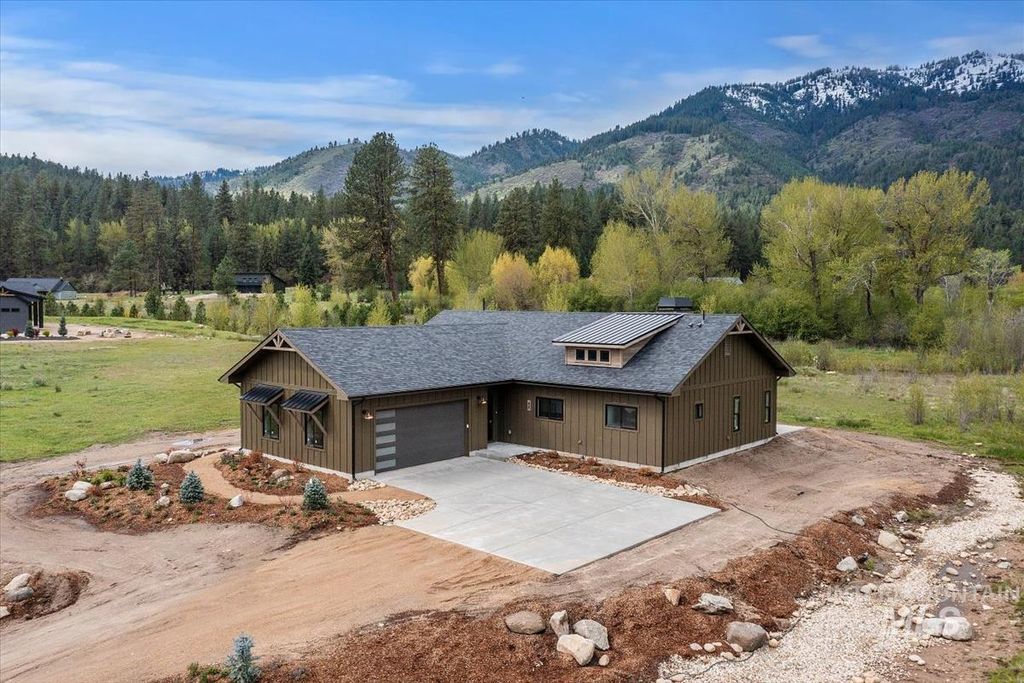 Photo of 49 Singing Springs, Garden Valley, ID 83622 (MLS # 98984085)