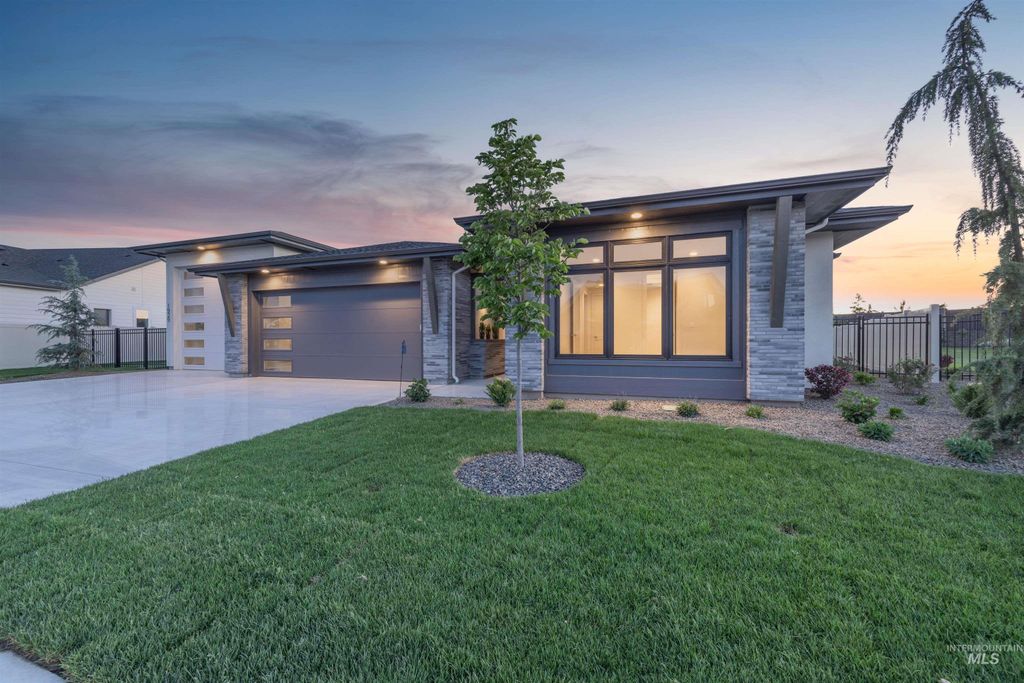 Photo of 1929 W Timberstone Dr, Eagle, ID 83616 (MLS # 98986516)