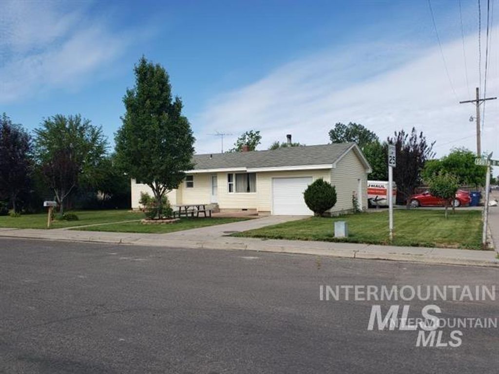 Photo of 501 S D St, Rupert, ID 83350 (MLS # 98981873)