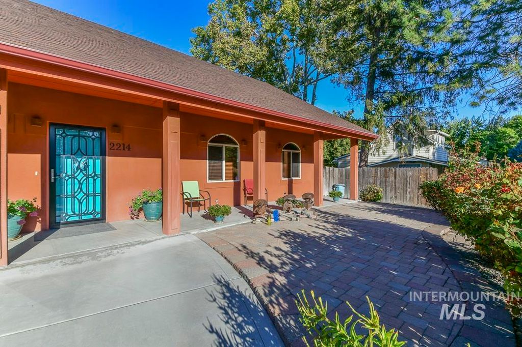 Photo of 2214 Washington Ave, Caldwell, ID 83605 (MLS # 98978356)