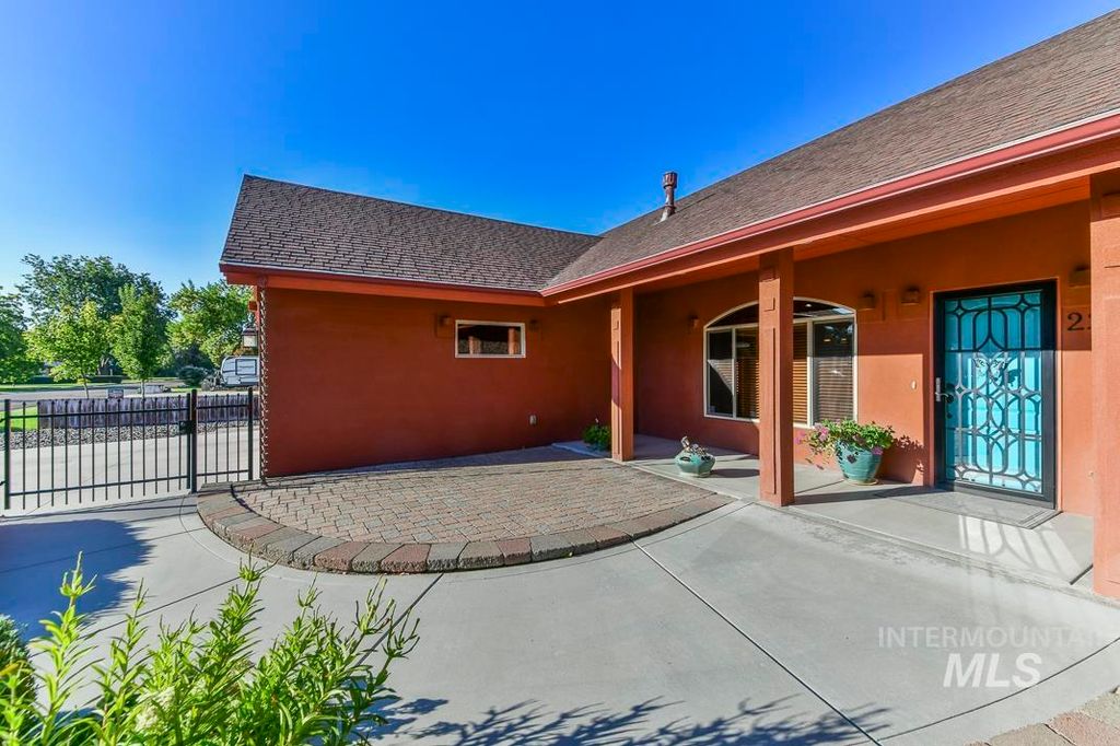 Photo of 2214 Washington Ave, Caldwell, ID 83605 (MLS # 98978356)