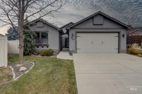 Photo of 326 E Whitespur St, Meridian, ID 83642 (MLS # 98968710)