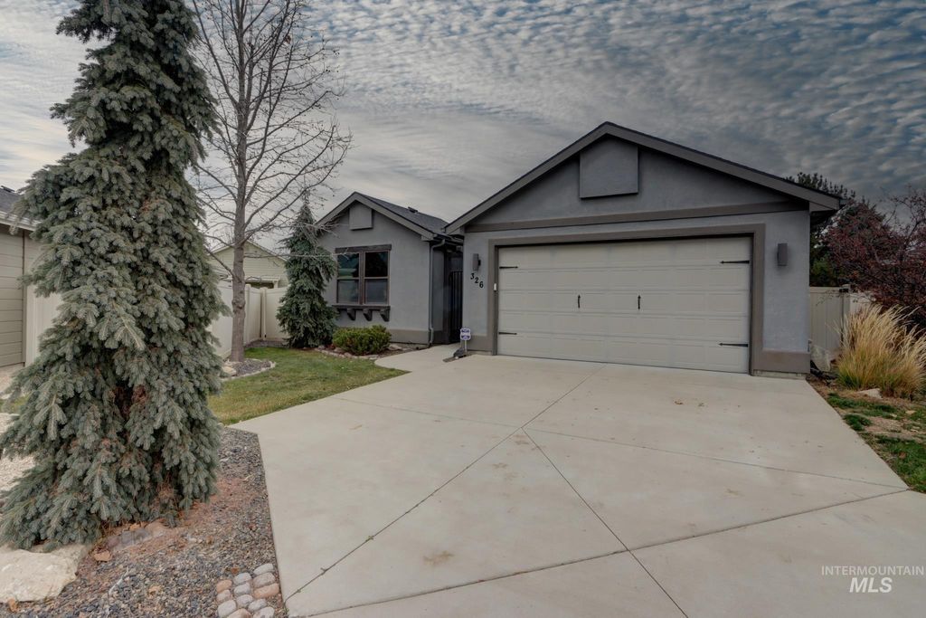 Photo of 326 E Whitespur St, Meridian, ID 83642 (MLS # 98968710)