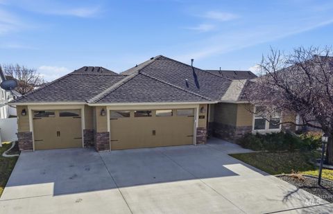 Photo of 419 W Thornwood St, Nampa, ID 83686 (MLS # 98974523)