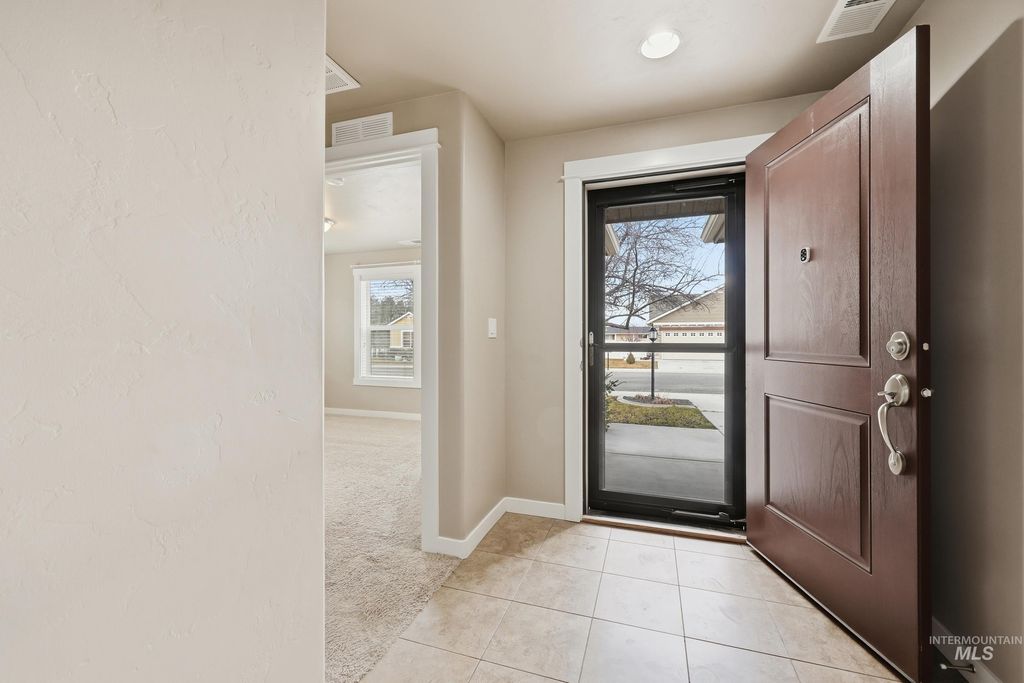 Photo of 419 W Thornwood St, Nampa, ID 83686 (MLS # 98974523)