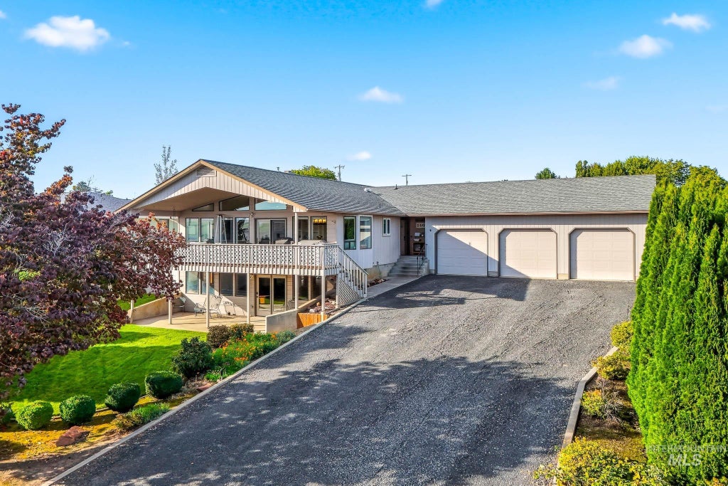 Photo of 1405 Richardson Ave, Lewiston, ID 83501 (MLS # 99002649)