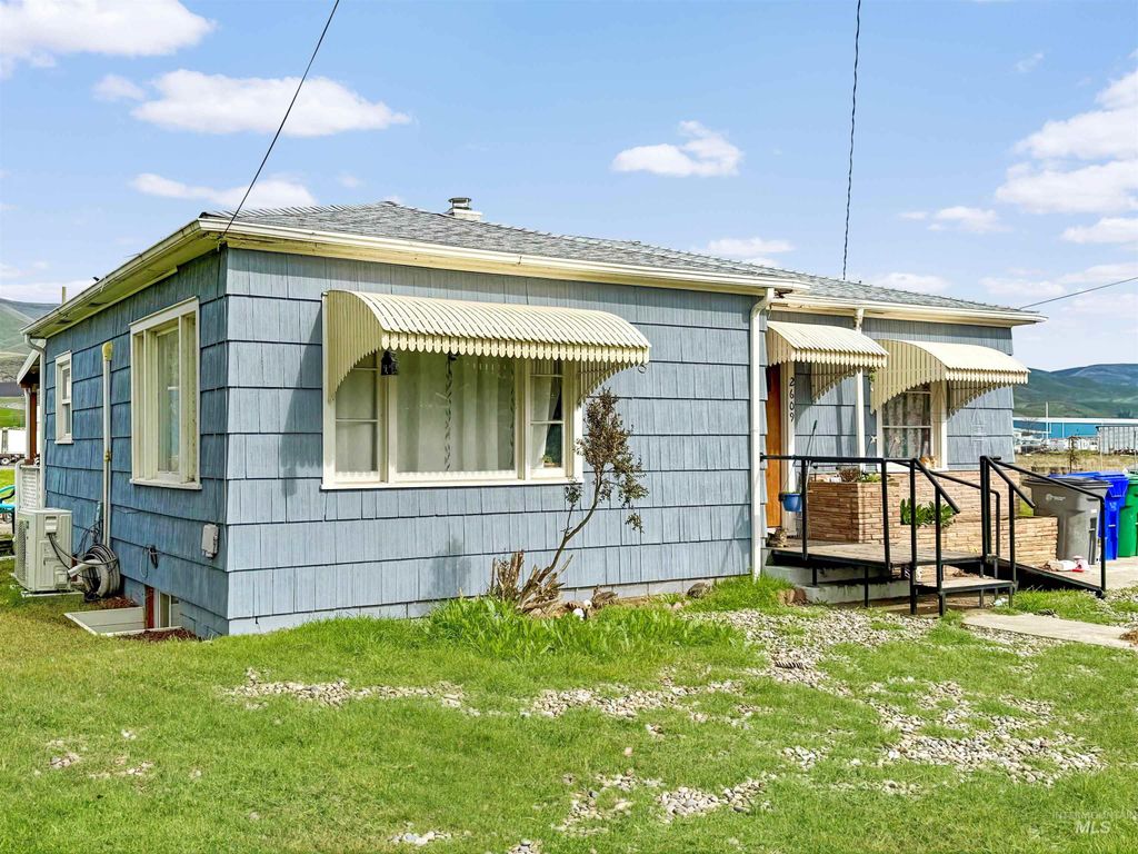 Photo of 2609 4th Ave N Ave, Lewiston, ID 83501 (MLS # 98977269)