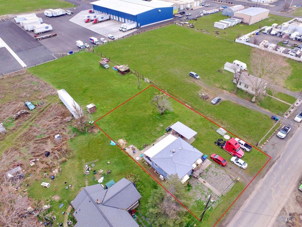 Photo of 2609 4th Ave N Ave, Lewiston, ID 83501 (MLS # 98977269)