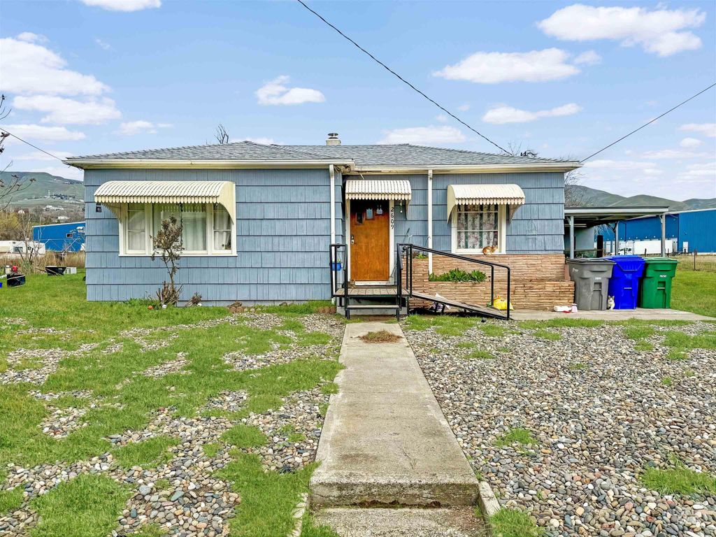 Photo of 2609 4th Ave N Ave, Lewiston, ID 83501 (MLS # 98977269)