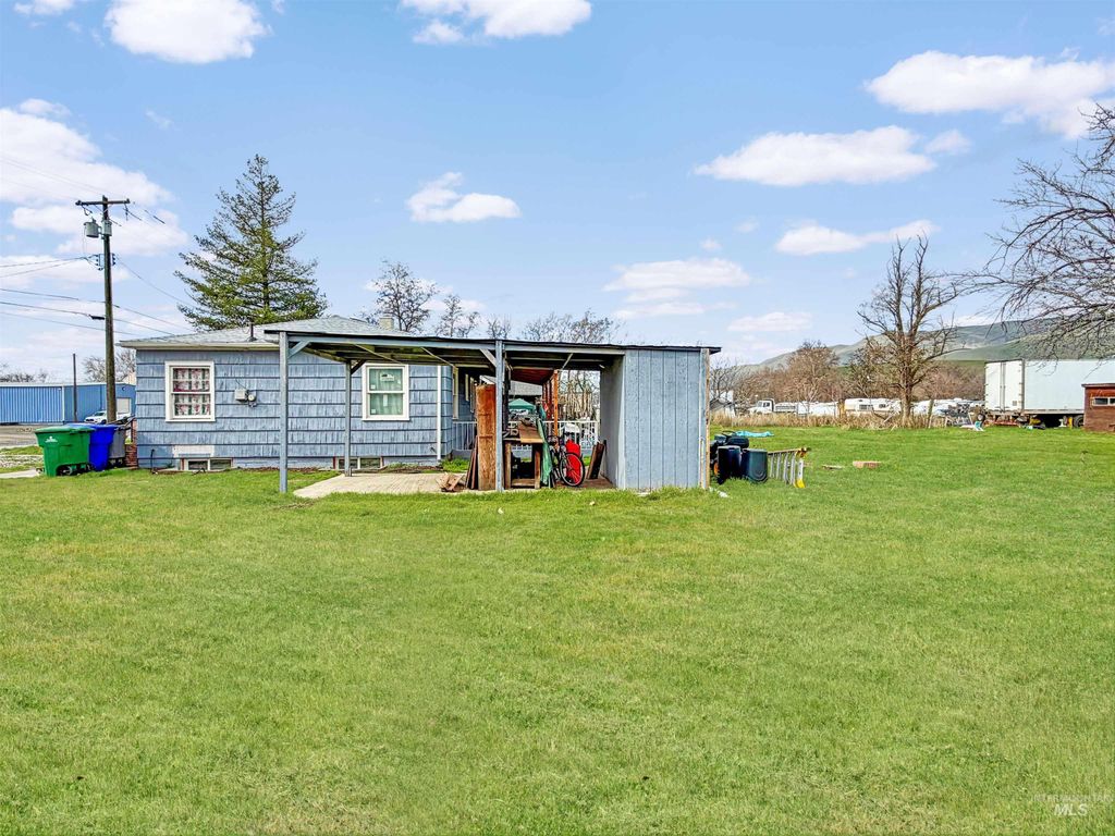 Photo of 2609 4th Ave N Ave, Lewiston, ID 83501 (MLS # 98977269)