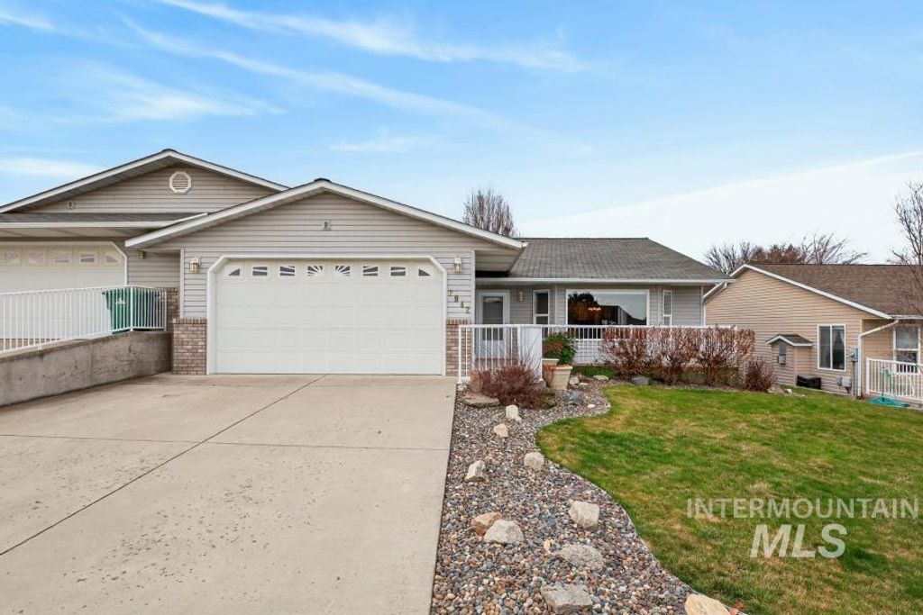 Photo of 2942 Spruce St, Lewiston, ID 83501 (MLS # 98974969)
