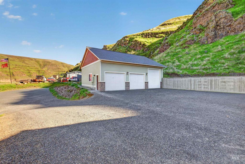 Photo of 6382 Snake River Road, Asotin, WA 99402 (MLS # 98981994)