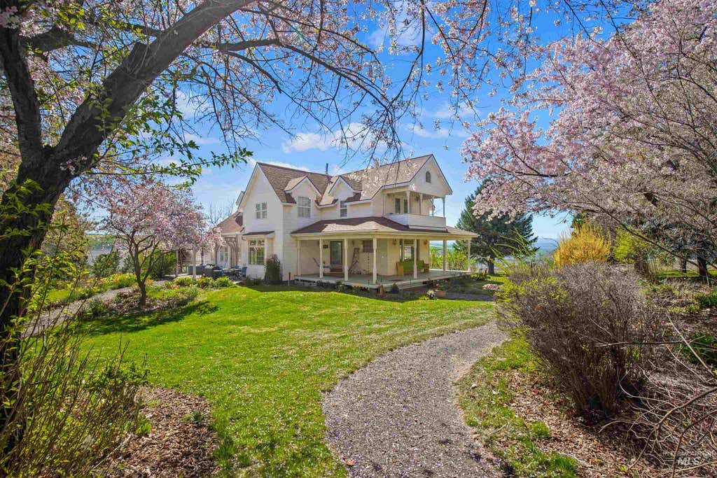 Photo of 2134 Hemlock Ave, Lewiston, ID 83501 (MLS # 98996022)