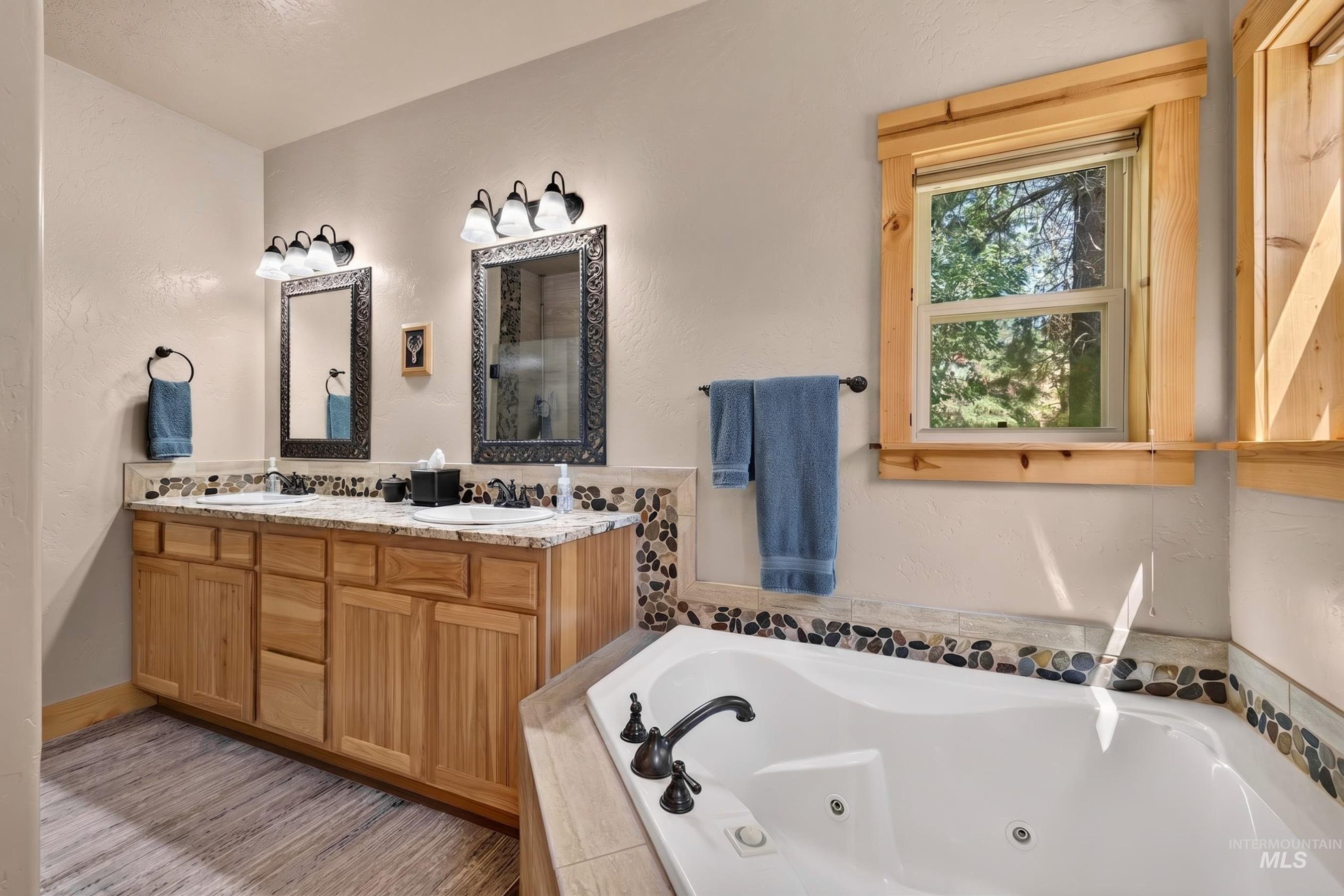 172 Lodgepole Ln, Donnelly, ID, 83615, USA, 3 Bedrooms Bedrooms, ,3 BathroomsBathrooms,Residential,Active,172 Lodgepole Ln,98991228