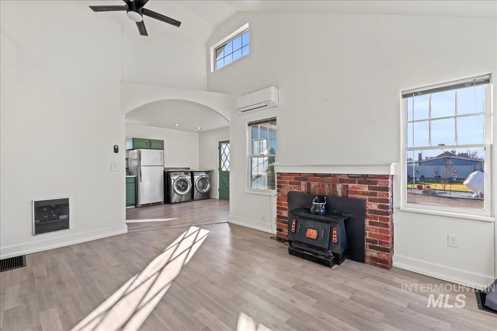 Photo of 910 7th Avenue S Ave, Nampa, ID 83651 (MLS # 98974548)