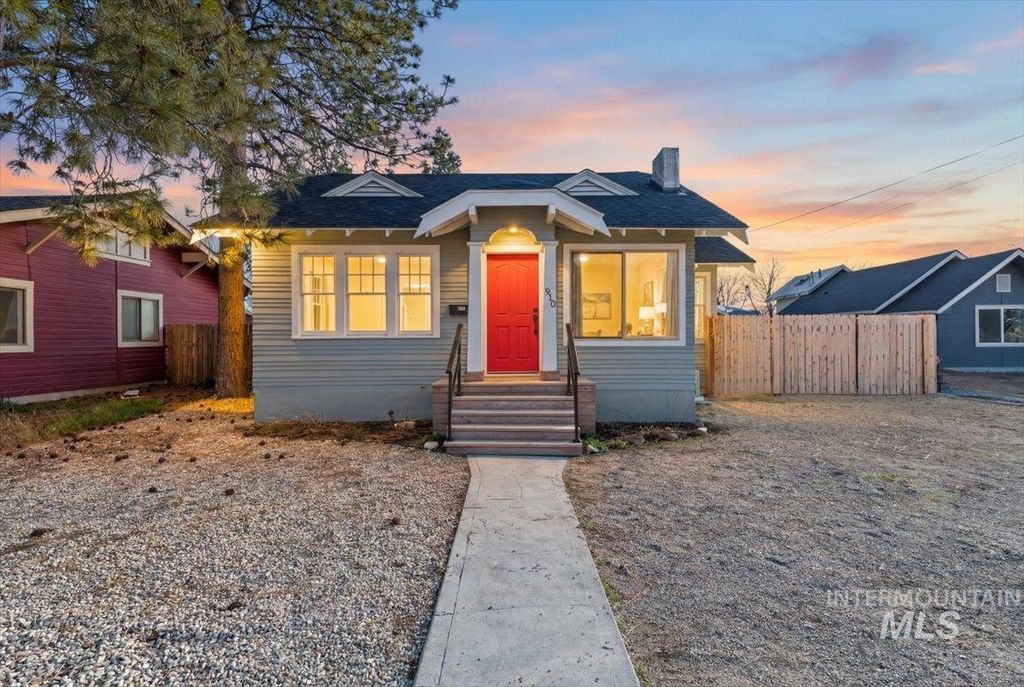 Photo of 910 7th Avenue S Ave, Nampa, ID 83651 (MLS # 98974548)