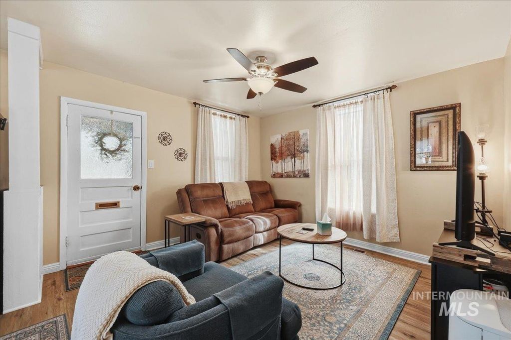 Photo of 1214 Everett St, Caldwell, ID 83605 (MLS # 98977709)