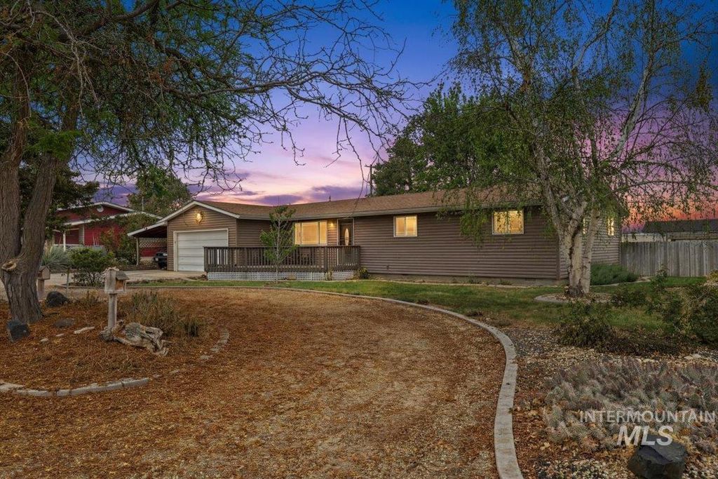 Photo of 621 E Easy St, Caldwell, ID 83605 (MLS # 98968798)