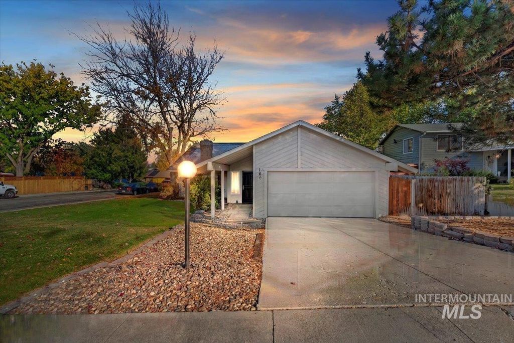 Photo of 160 E Ranch Dr, Eagle, ID 83616 (MLS # 98966294)