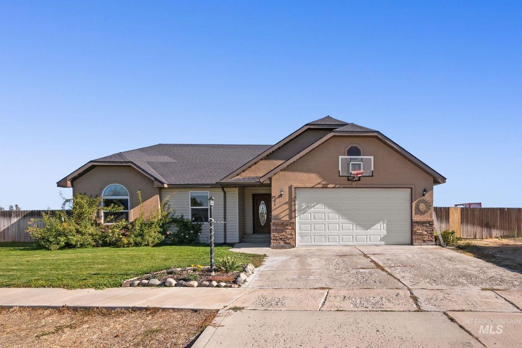 Photo of 106 Riverview Dr, Shoshone, ID 83352 (MLS # 98964459)