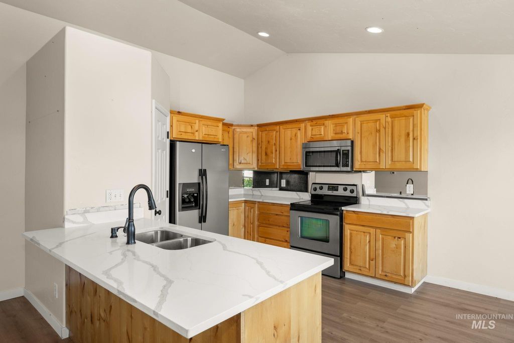Photo of 106 Riverview Dr, Shoshone, ID 83352 (MLS # 98964459)
