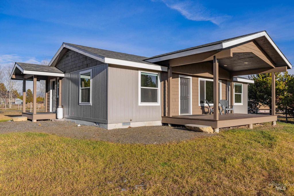 Photo of 13091 Hillhouse Loop, Donnelly, ID 83615 (MLS # 98969373)