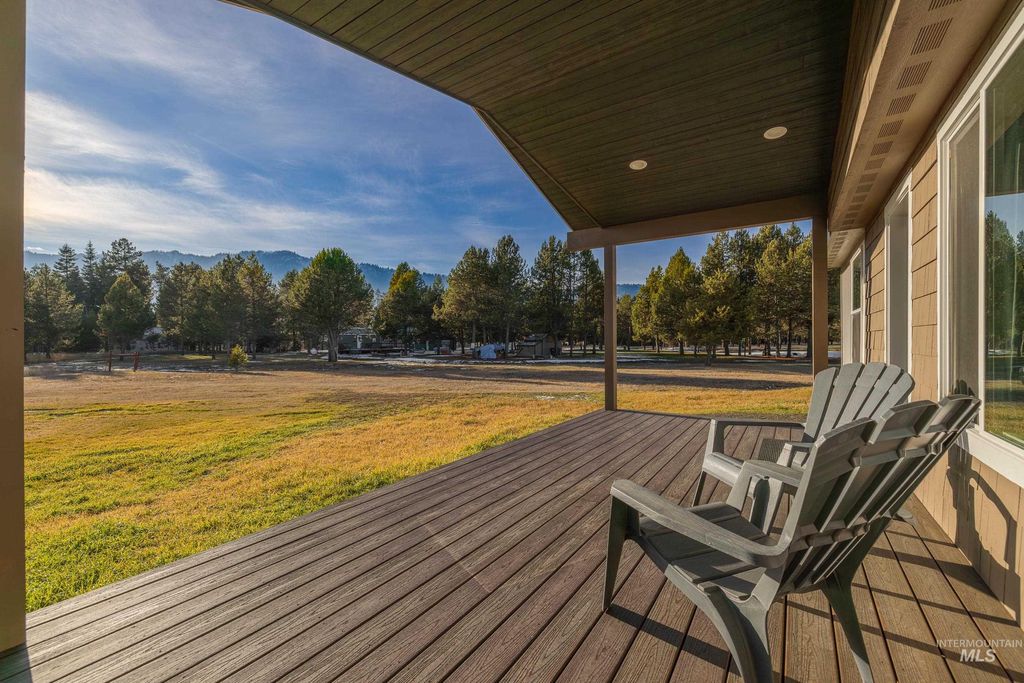 Photo of 13091 Hillhouse Loop, Donnelly, ID 83615 (MLS # 98969373)