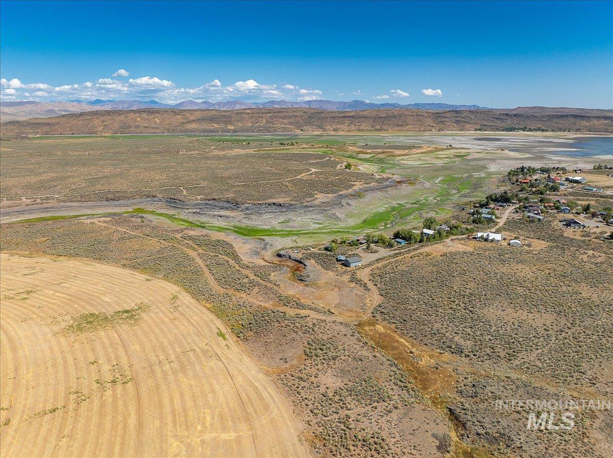 Aerial view of property's location with rural landscape and mountains