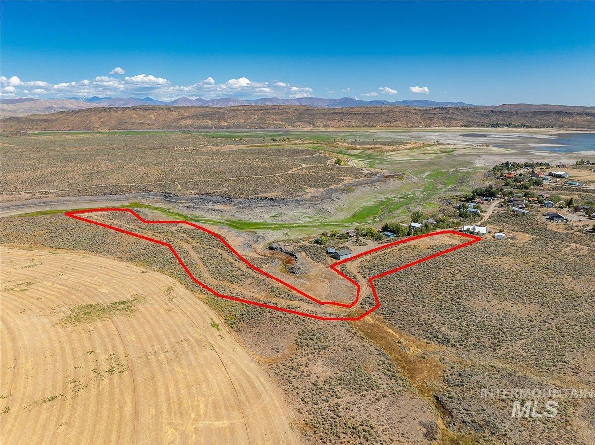 View of rural area with property boundaries highlighted and mountains