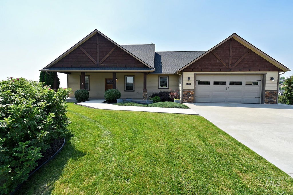 Photo of 1946 Anderson Pl, Moscow, ID 83843 (MLS # 98996849)