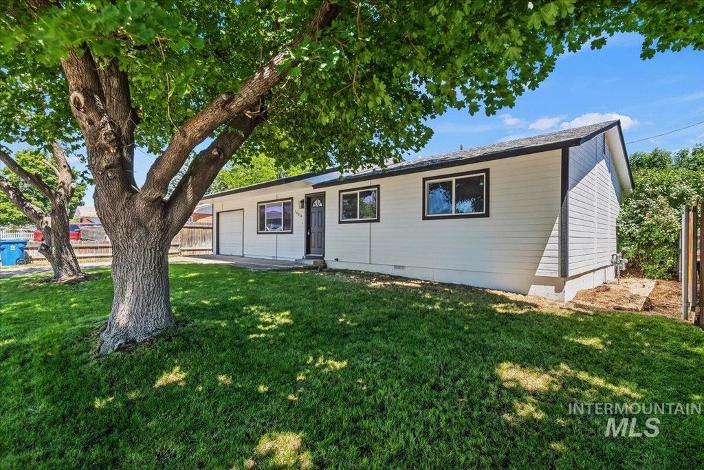 Photo of 1640 N 14th East, Mountain Home, ID 83647 (MLS # 98990381)