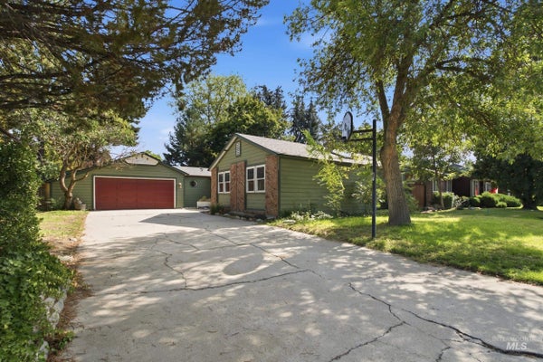 5057 W HARBOURVIEW DR, BOISE, ID 83703 - Image bb1e6894e7dee0b92c5ce560e9b2b5b8/2688193493