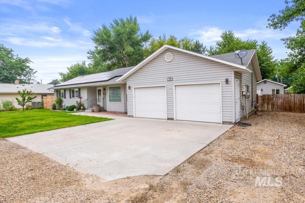 Photo of 110 E Mckinley St, New Plymouth, ID 83655 (MLS # 98994869)