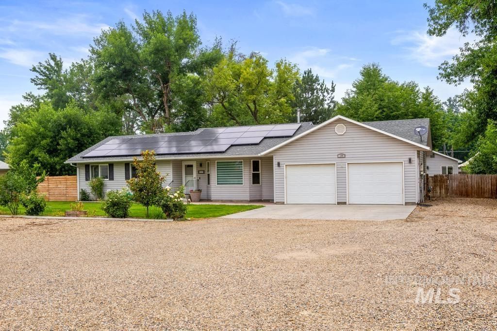 Photo of 110 E Mckinley St, New Plymouth, ID 83655 (MLS # 98994869)