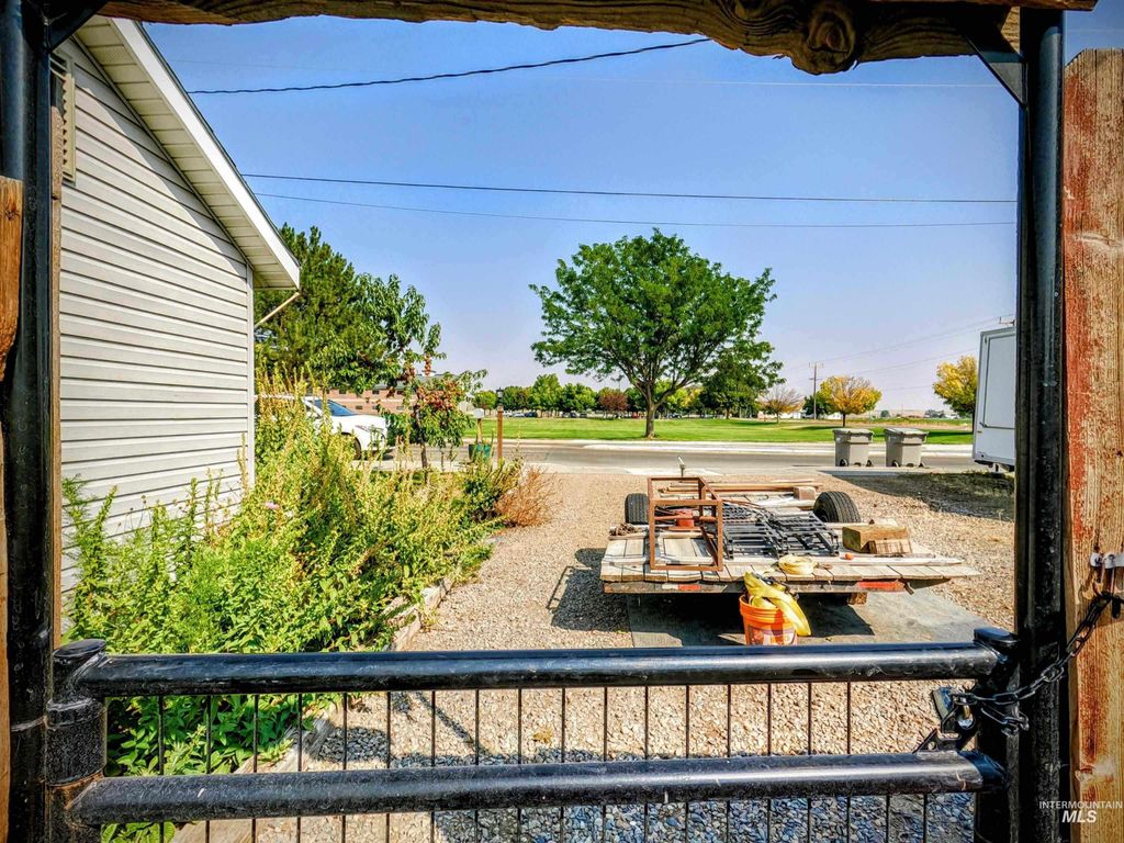Photo of 595 S 14th E, Mountain Home, ID 83647 (MLS # 98977011)