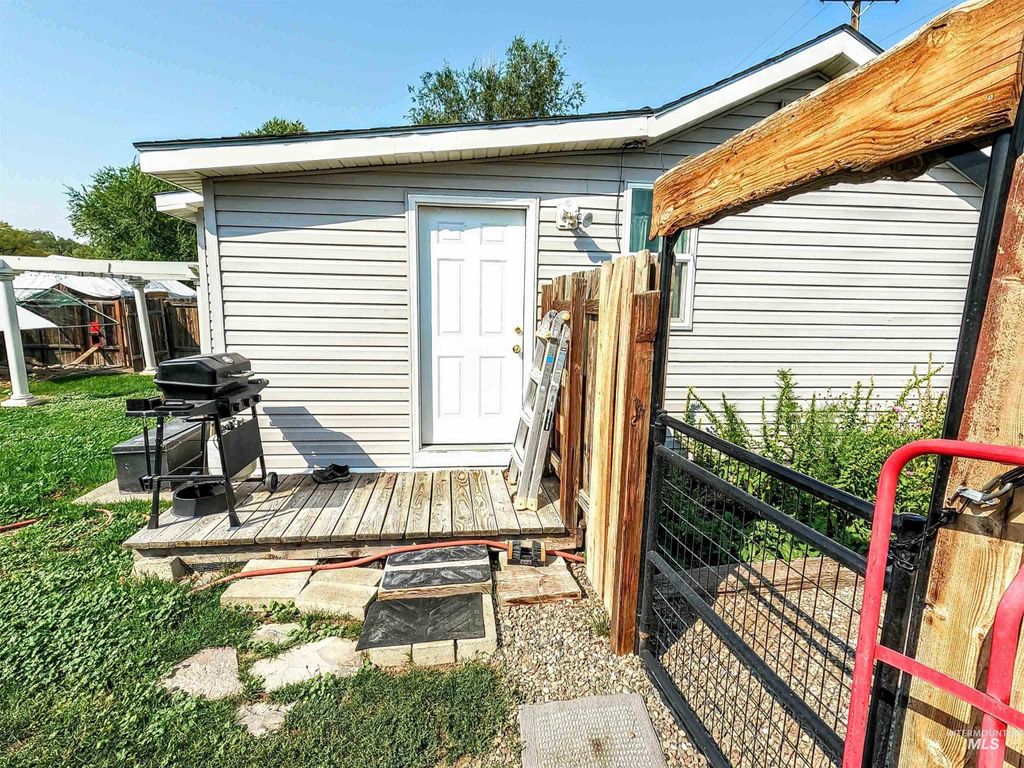 Photo of 595 S 14th E, Mountain Home, ID 83647 (MLS # 98977011)