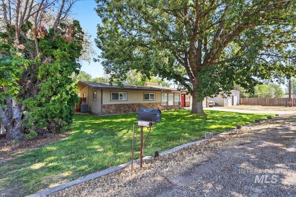 Photo of 2322 W Roosevelt Avenue, Nampa, ID 83686 (MLS # 98993573)