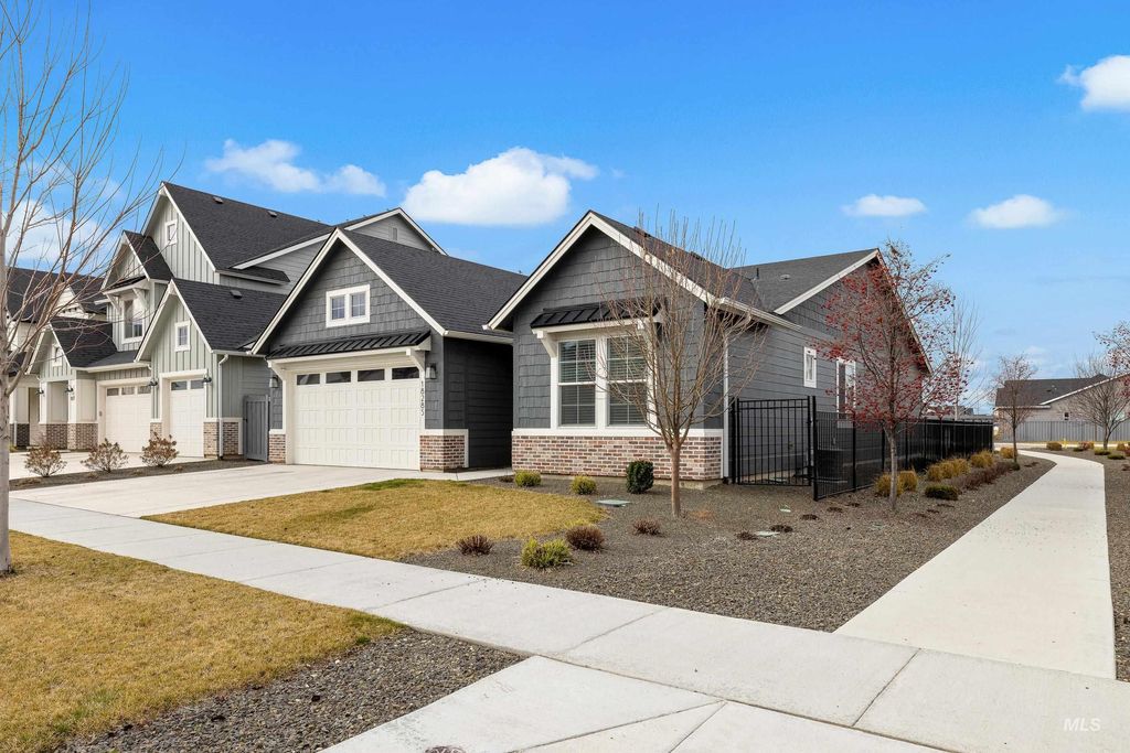 Photo of 18285 N Arch Haven Way, Nampa, ID 83687 (MLS # 98976114)